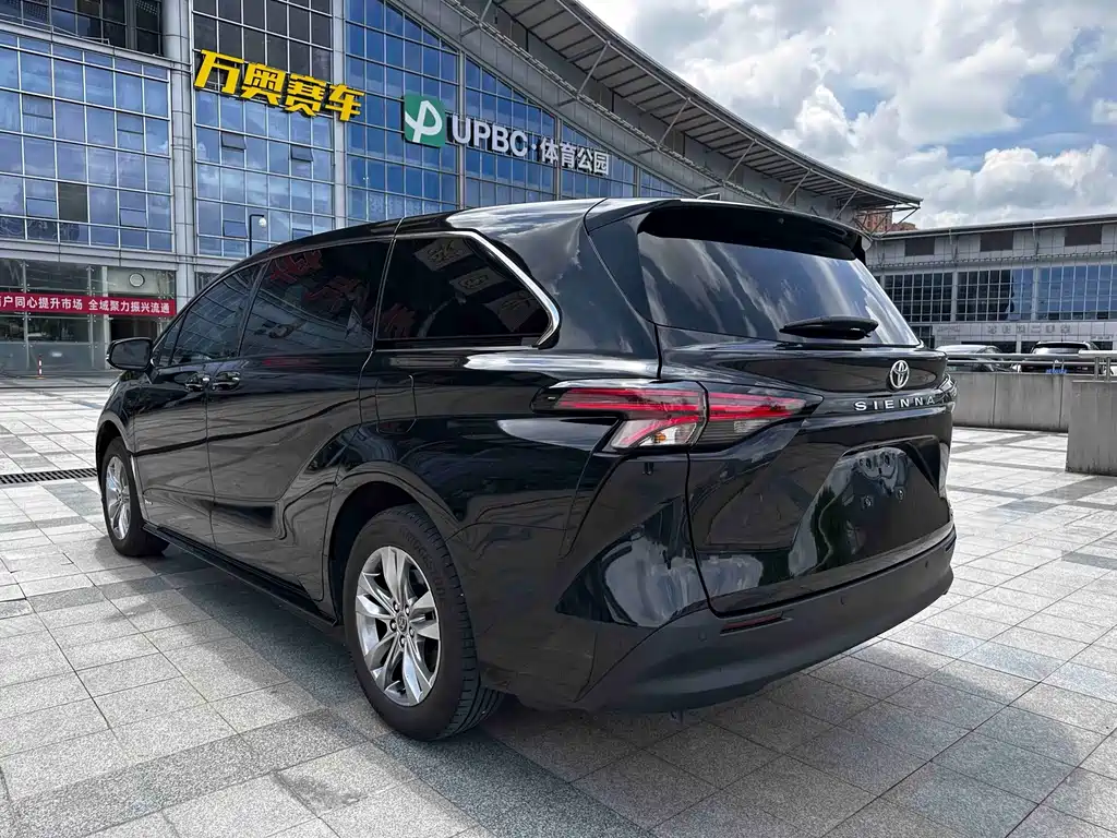 Toyota Sienna — миниатюра 7