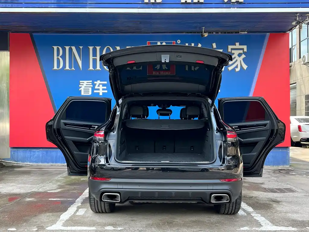 Porsche Cayenne — миниатюра 9