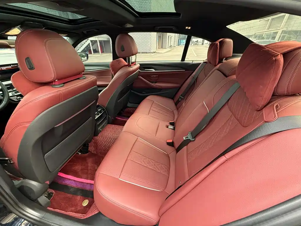 BMW 5 Series — миниатюра 6