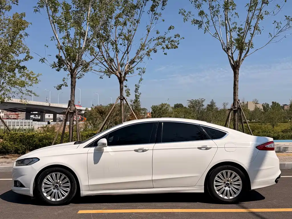 Ford Mondeo — миниатюра 8