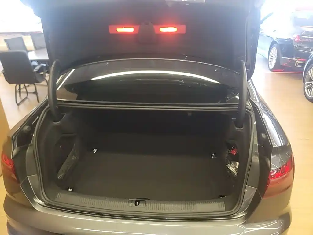 Audi A4L — миниатюра 19