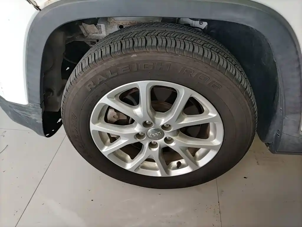 Jeep Cherokee — миниатюра 23