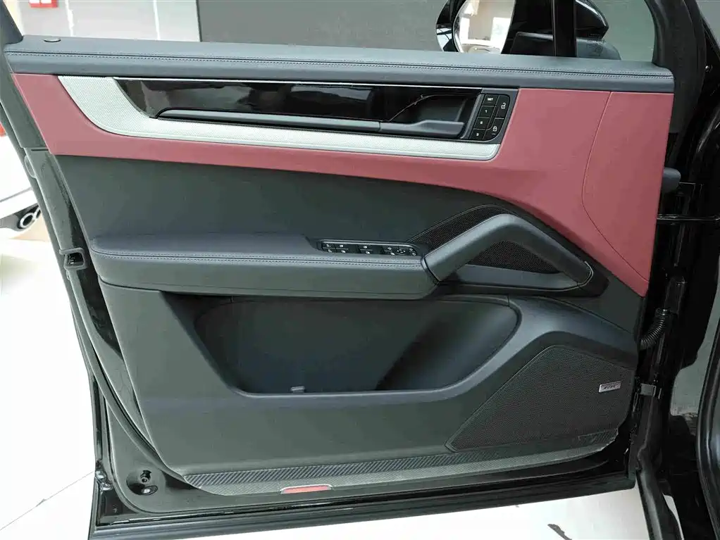 Porsche Cayenne — миниатюра 15