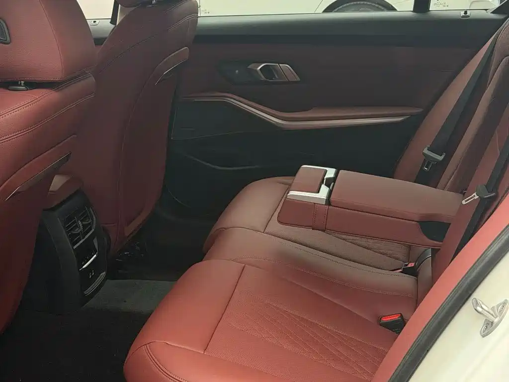 BMW 3 Series — миниатюра 8