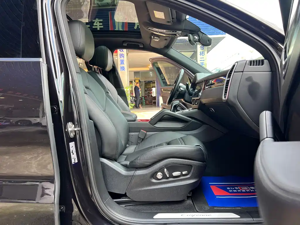 Porsche Cayenne — миниатюра 20
