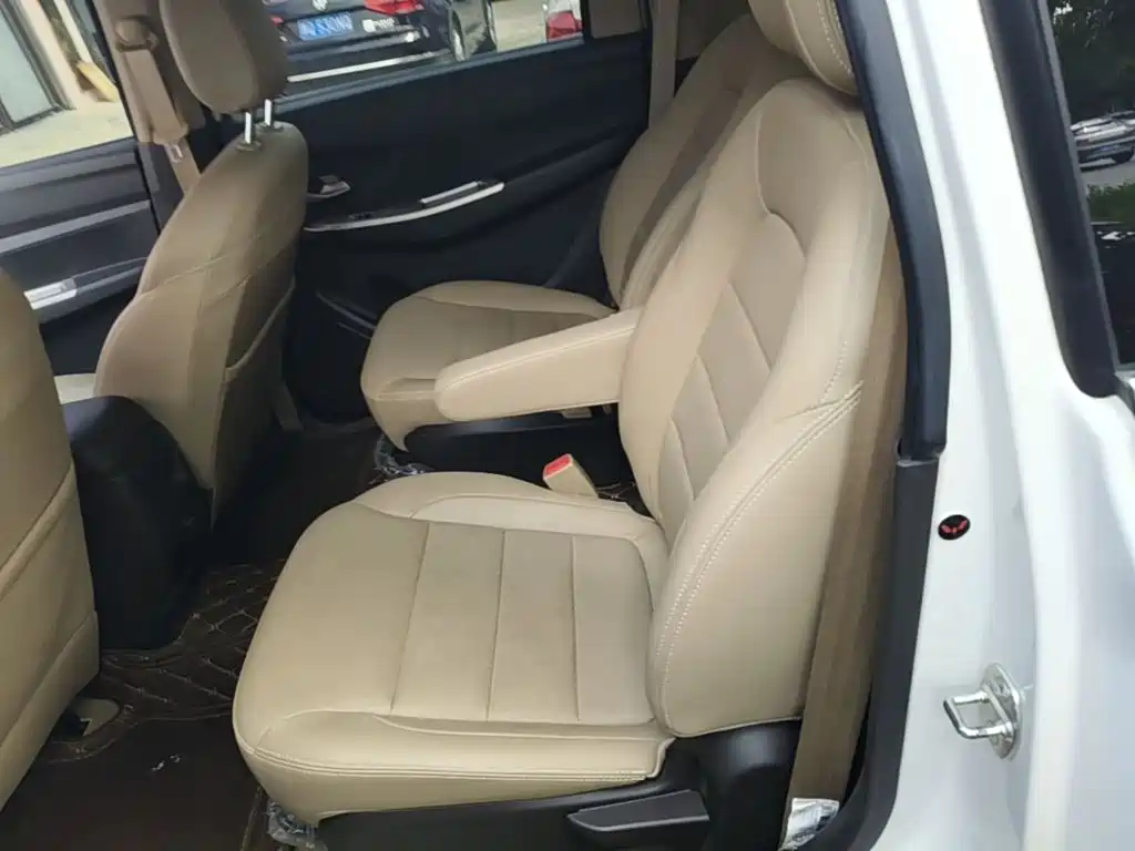 Wuling Hongguang — миниатюра 17