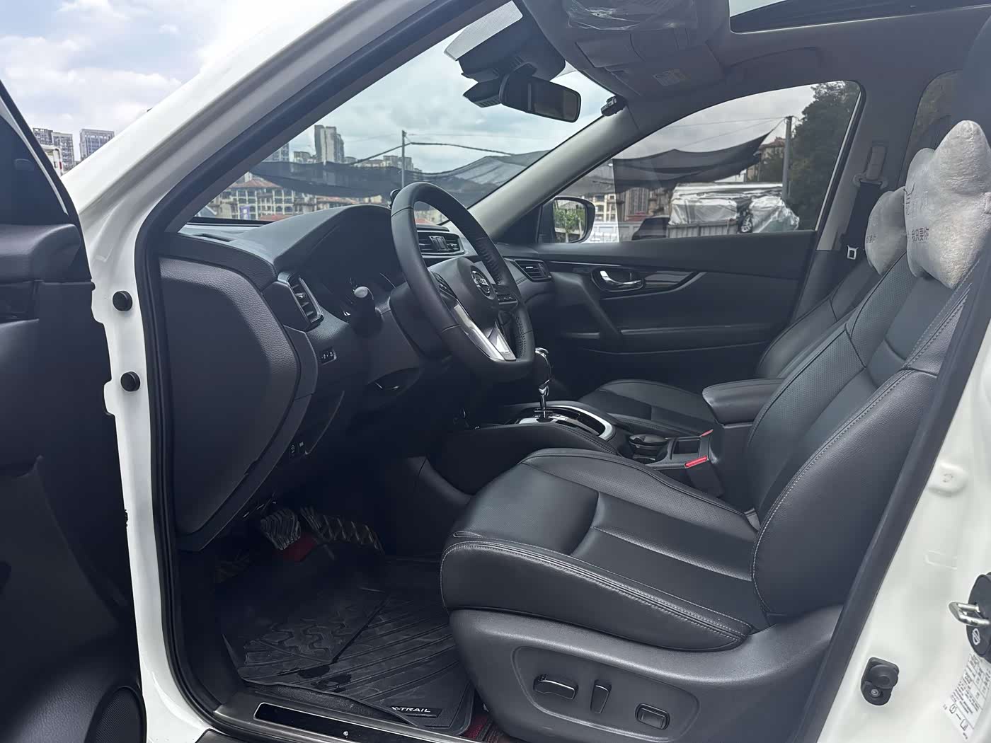 Nissan X-Trail 2.0 л 2025 г. Белый, пробег 24000 км