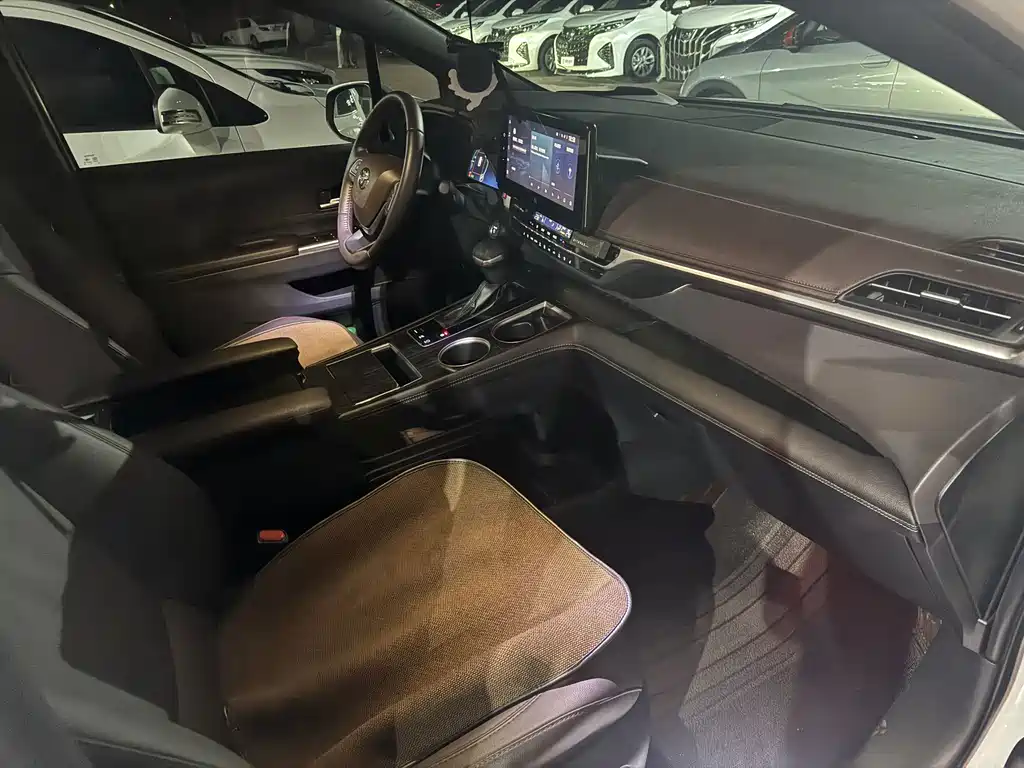 Toyota Sienna — миниатюра 9