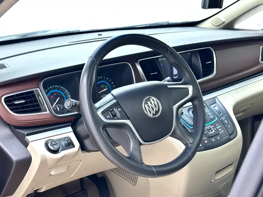 Buick GL8 2015 2.4L Luxury Premium