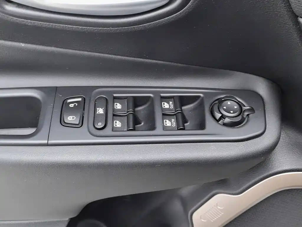 Jeep Renegade — миниатюра 9