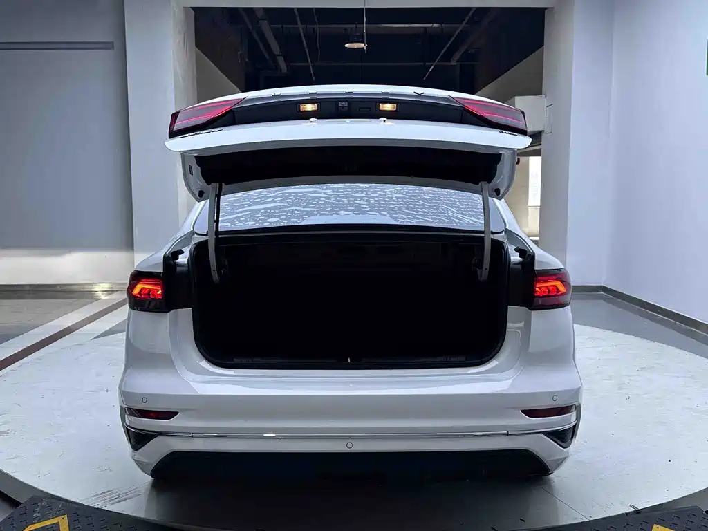 Geely Emgrand — миниатюра 11