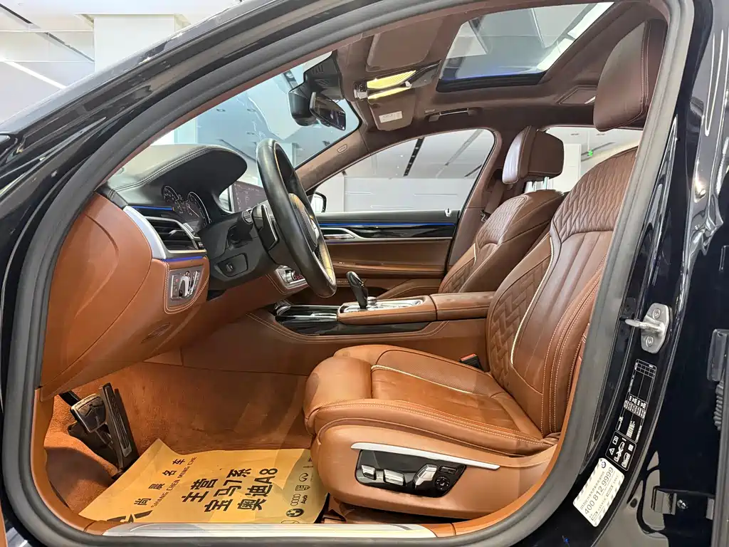 BMW 7 Series — миниатюра 6