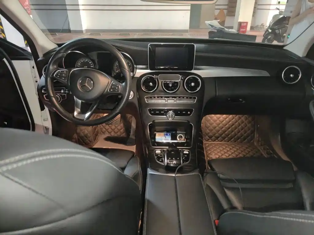 Mercedes-Benz C-Class — миниатюра 13