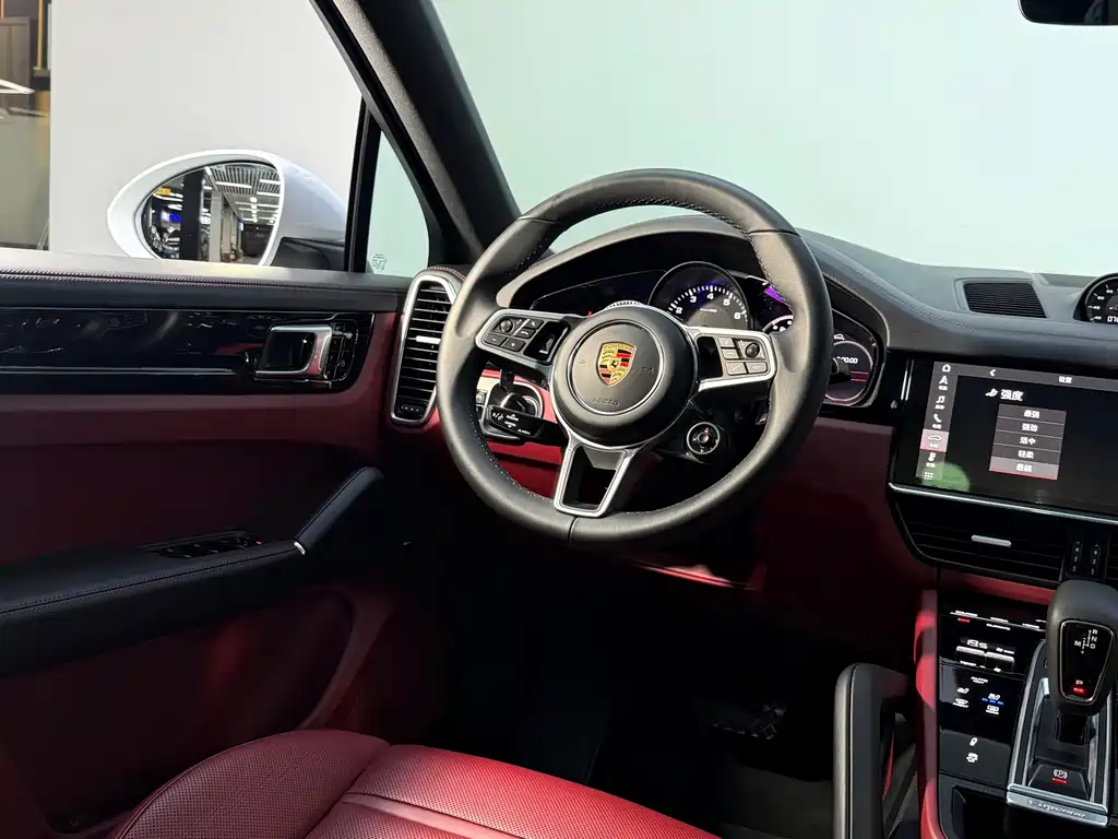 Porsche Cayenne — миниатюра 12