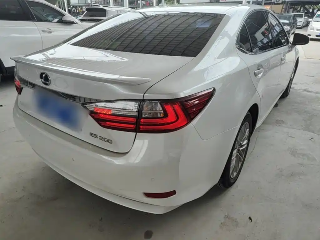 Lexus ES — миниатюра 7