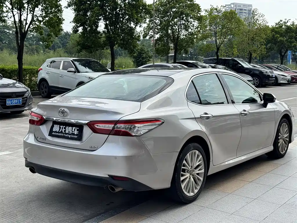 Toyota Camry — миниатюра 9