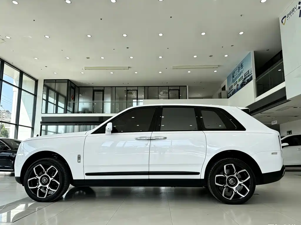 Rolls-Royce Cullinan — миниатюра 3