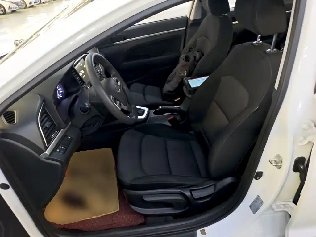 Hyundai Elantra — миниатюра 15