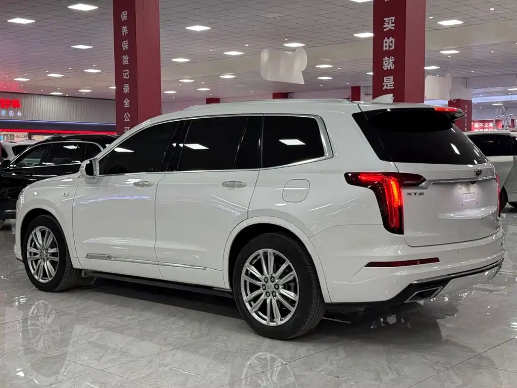 CADILLAC XT6