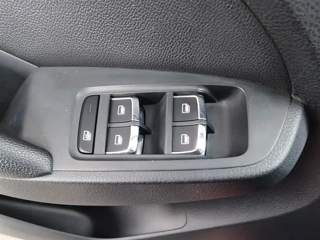 Roewe RX5 2016 20T AT Smart