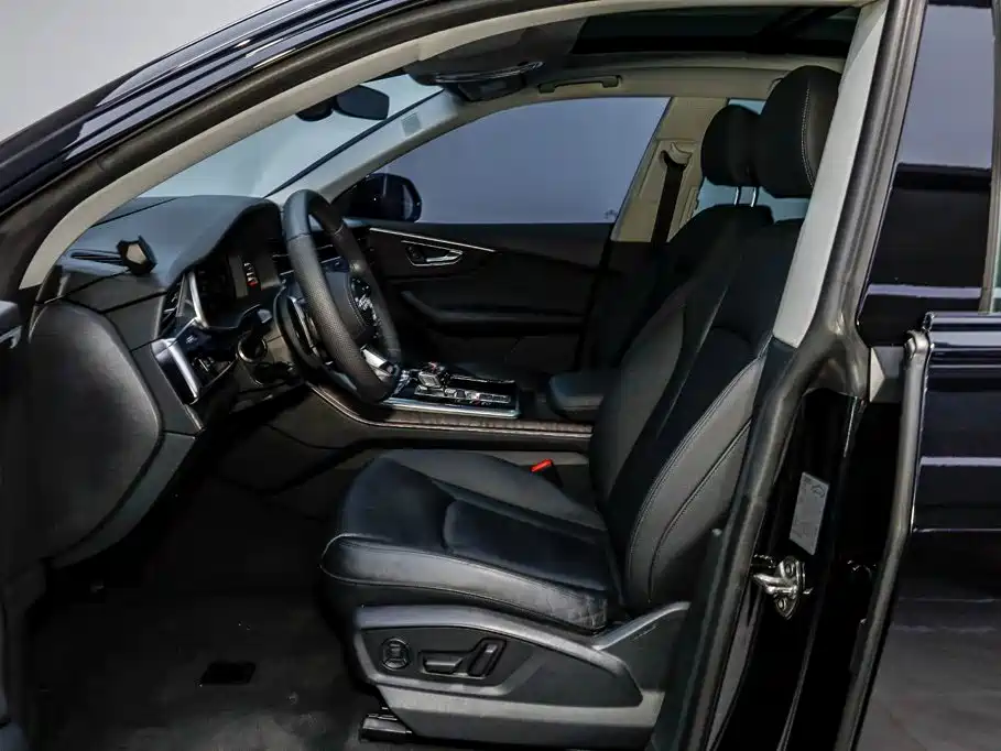Audi Q8 2022 55 TFSI Luxury
