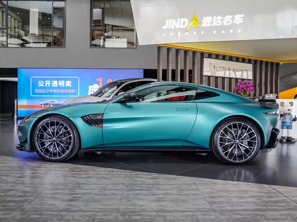 Aston Martin V8 Vantage — миниатюра 17