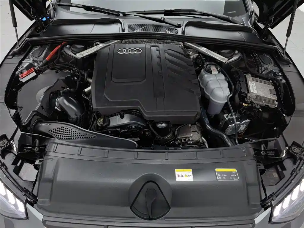 Audi A4L 2024 40 TFSI quattro RS