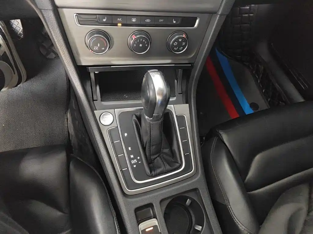 Volkswagen Golf — миниатюра 14