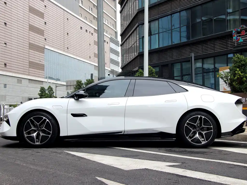 LOTUS SPORTS CAR EMEYA FLOWERS