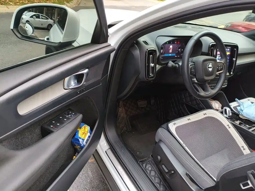 Volvo XC40 — миниатюра 14