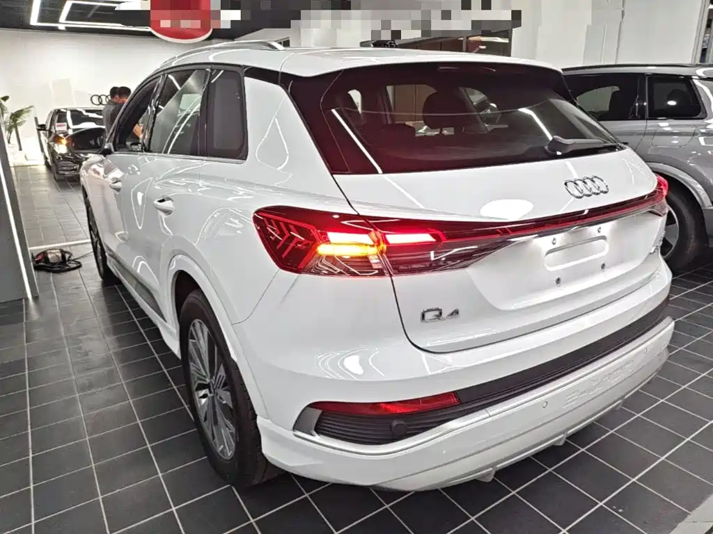 Audi Q4 e-tron — миниатюра 5