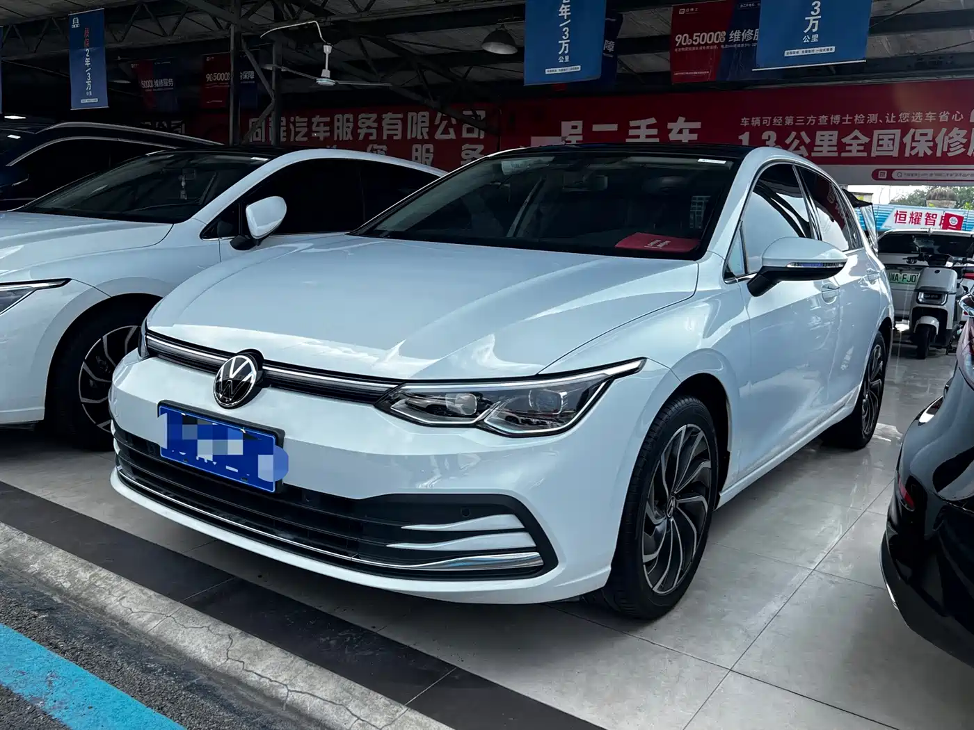Volkswagen Golf 2023 Белый из Китая