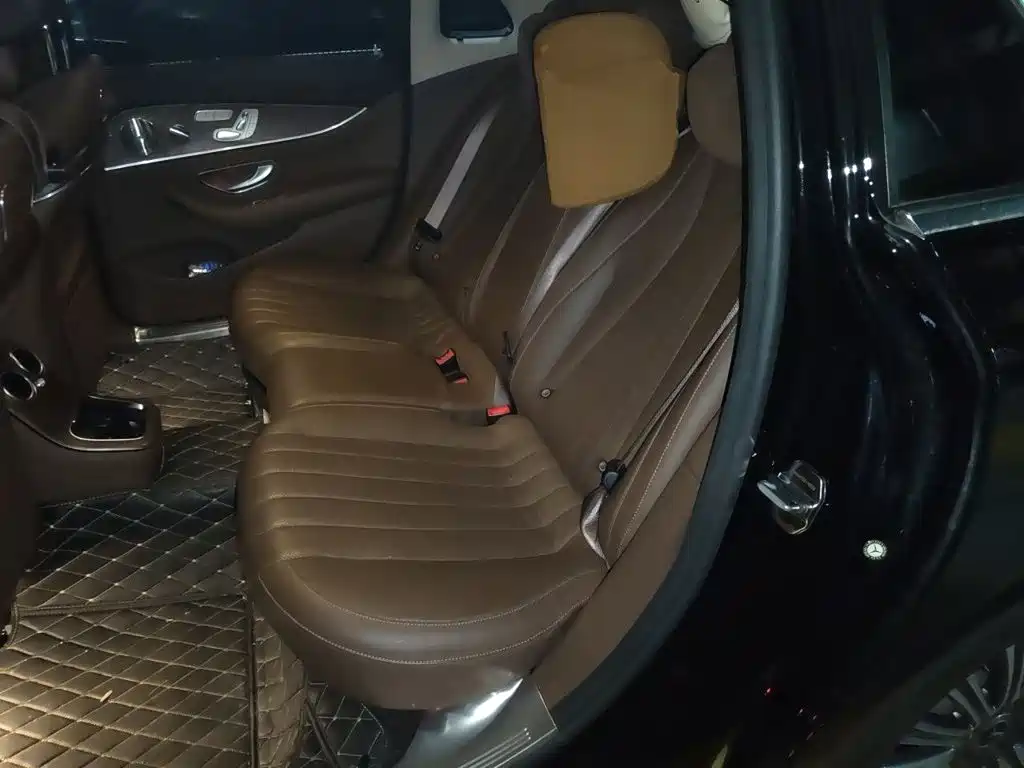 Mercedes-Benz E-Class — миниатюра 14