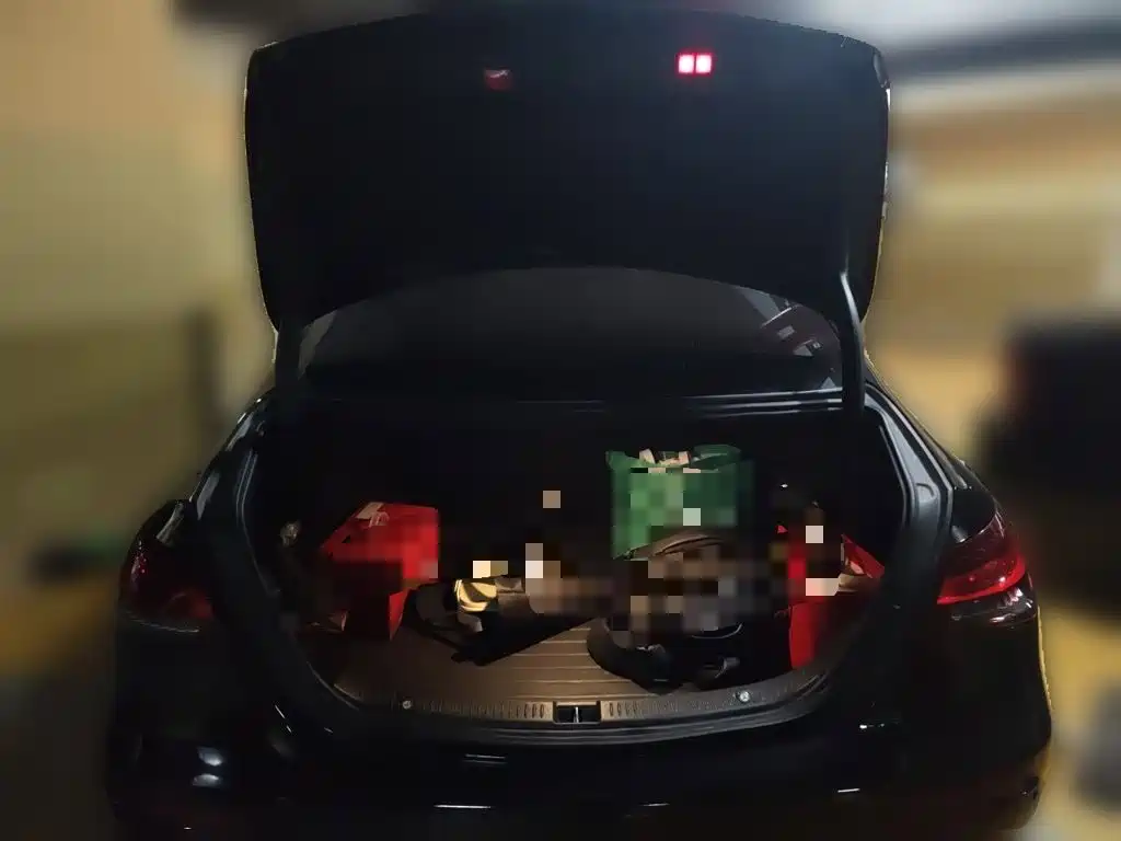 Mercedes-Benz E-Class — миниатюра 16