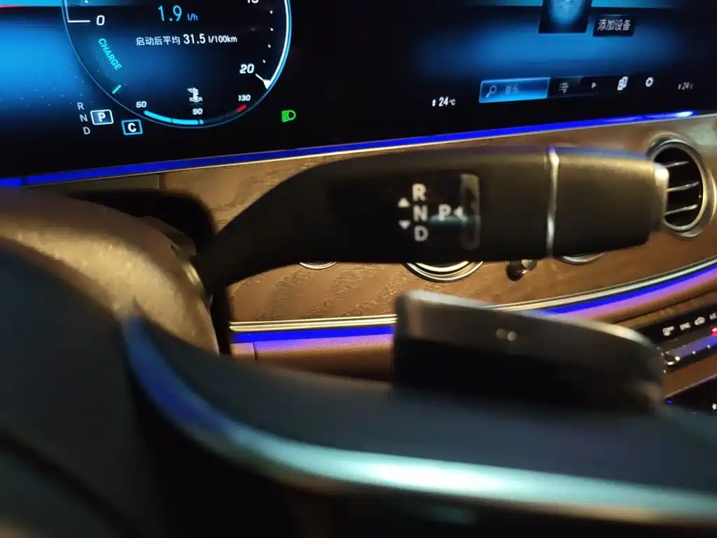 Mercedes-Benz E-Class — миниатюра 11