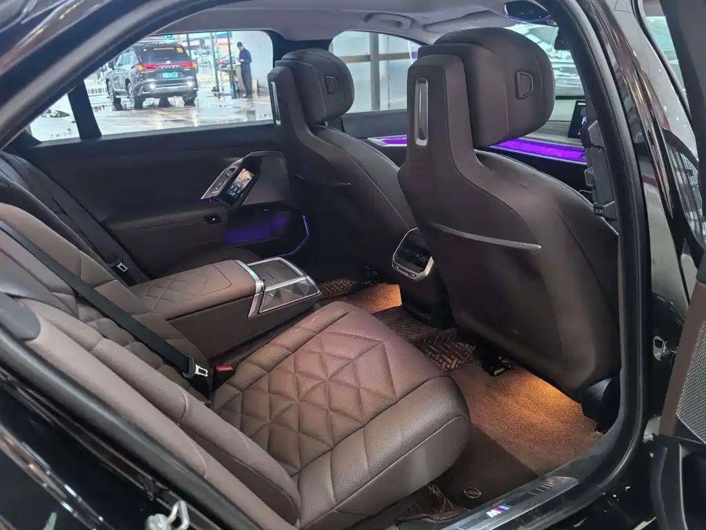BMW i7 — миниатюра 5