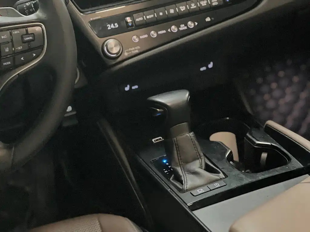 Lexus ES — миниатюра 13