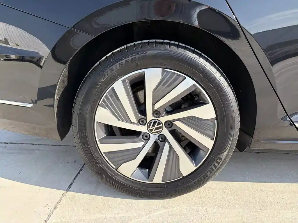 Volkswagen Passat PHEV — миниатюра 19