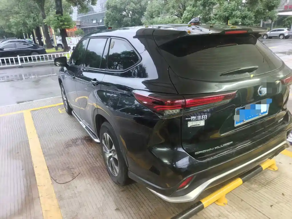 Toyota Crown Kluger — миниатюра 4