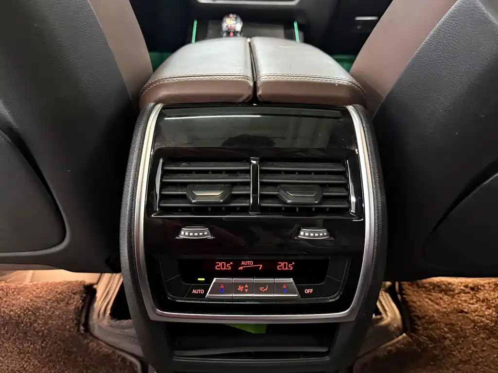 BMW X7 — миниатюра 20