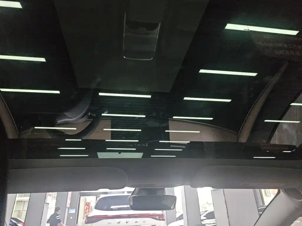 Tesla Model 3 — миниатюра 18