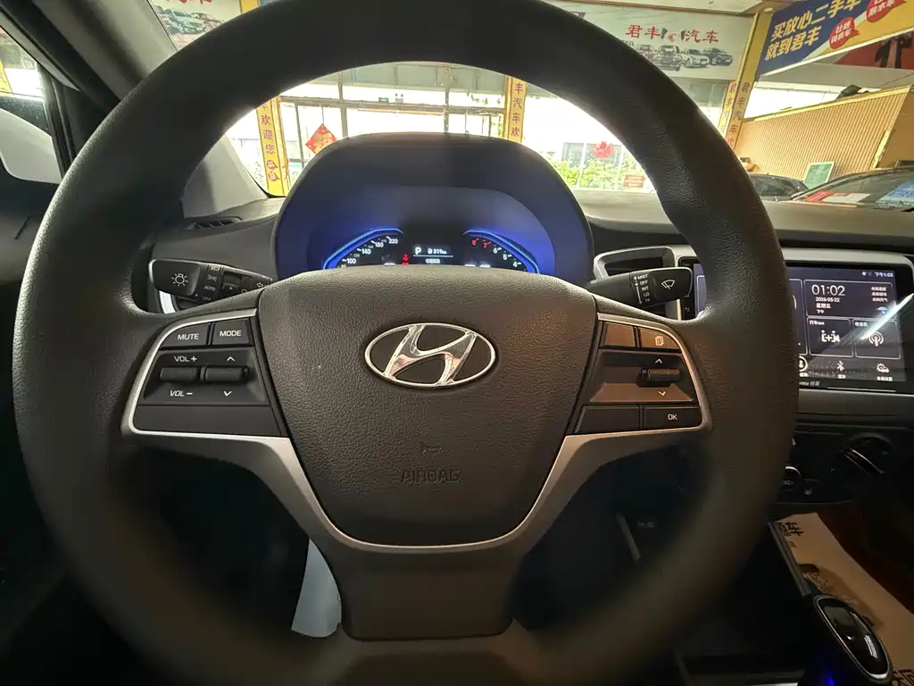 Hyundai Verna - фото 7