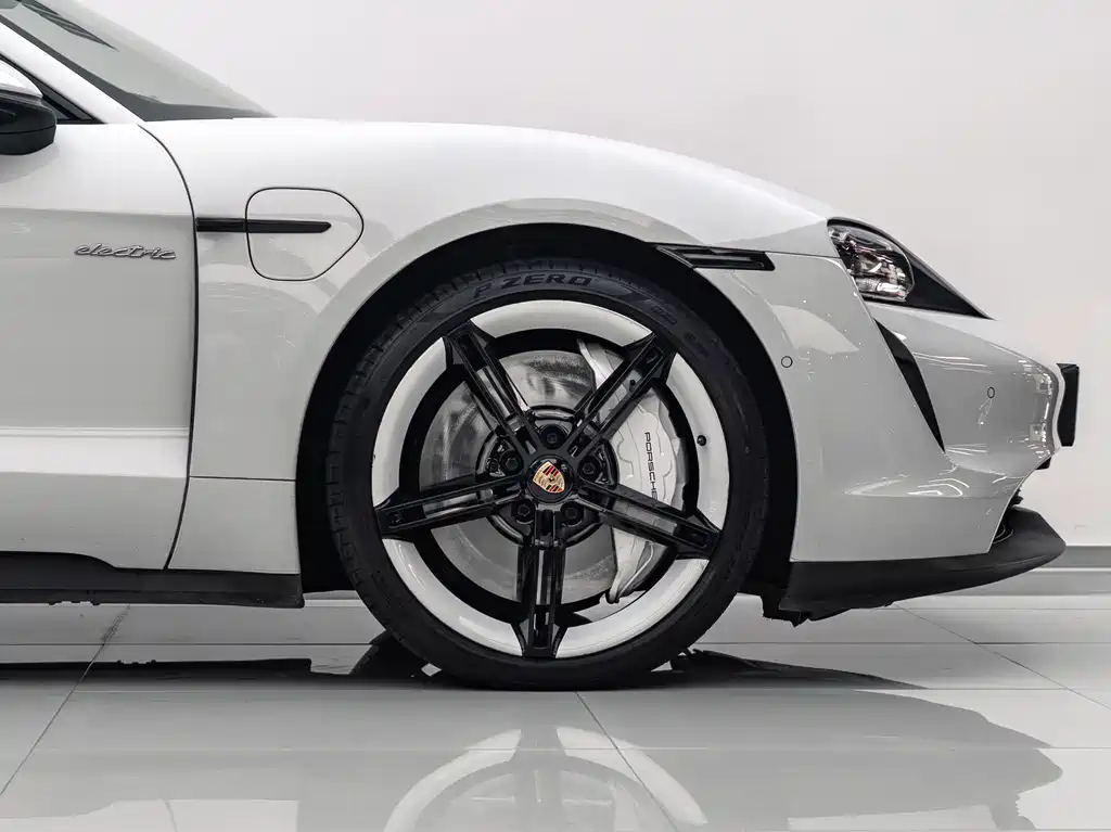 Porsche Taycan — миниатюра 13