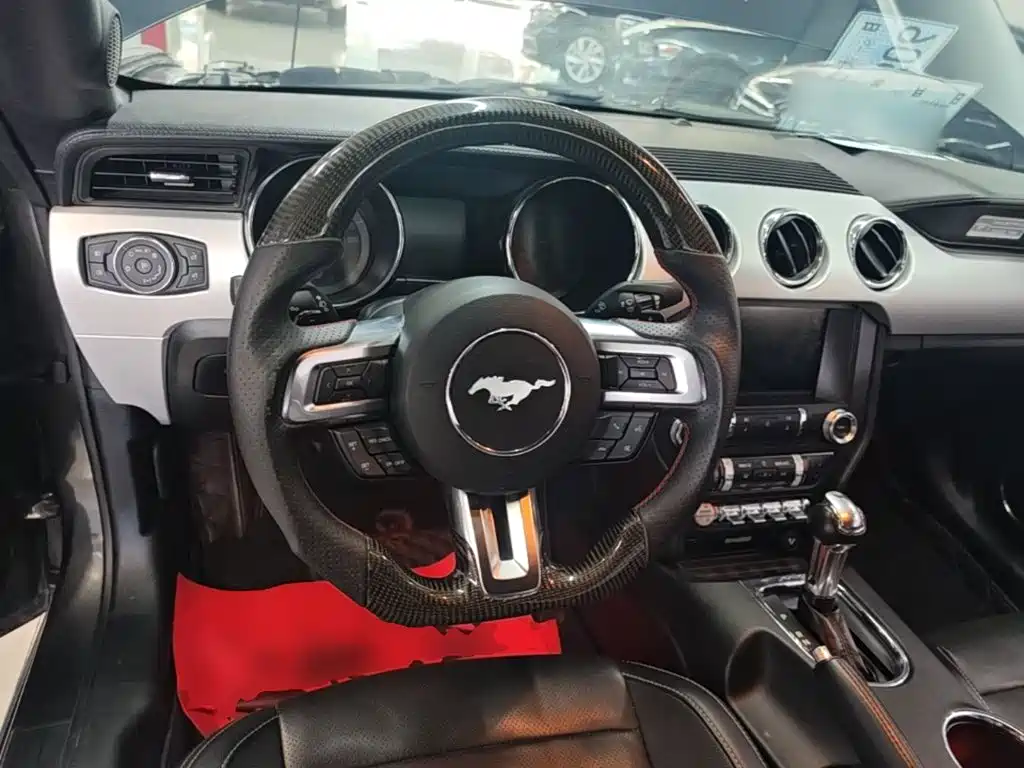 Ford Mustang — миниатюра 11