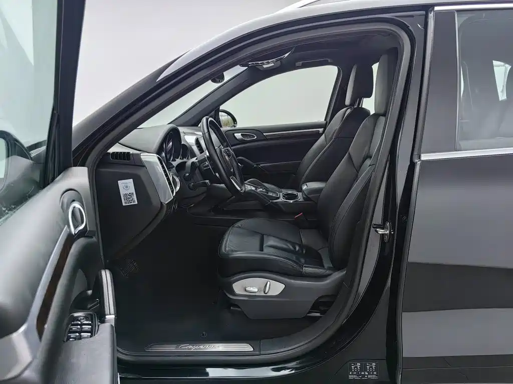Porsche Cayenne — миниатюра 8