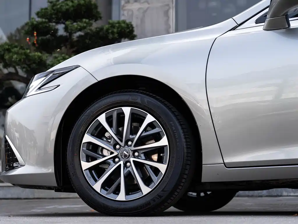 Lexus ES 2025 300h Premium