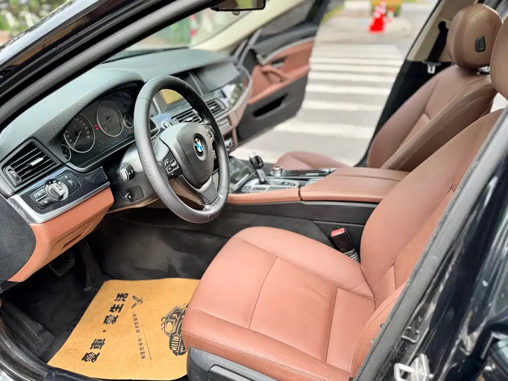 BMW 5 Series — миниатюра 8