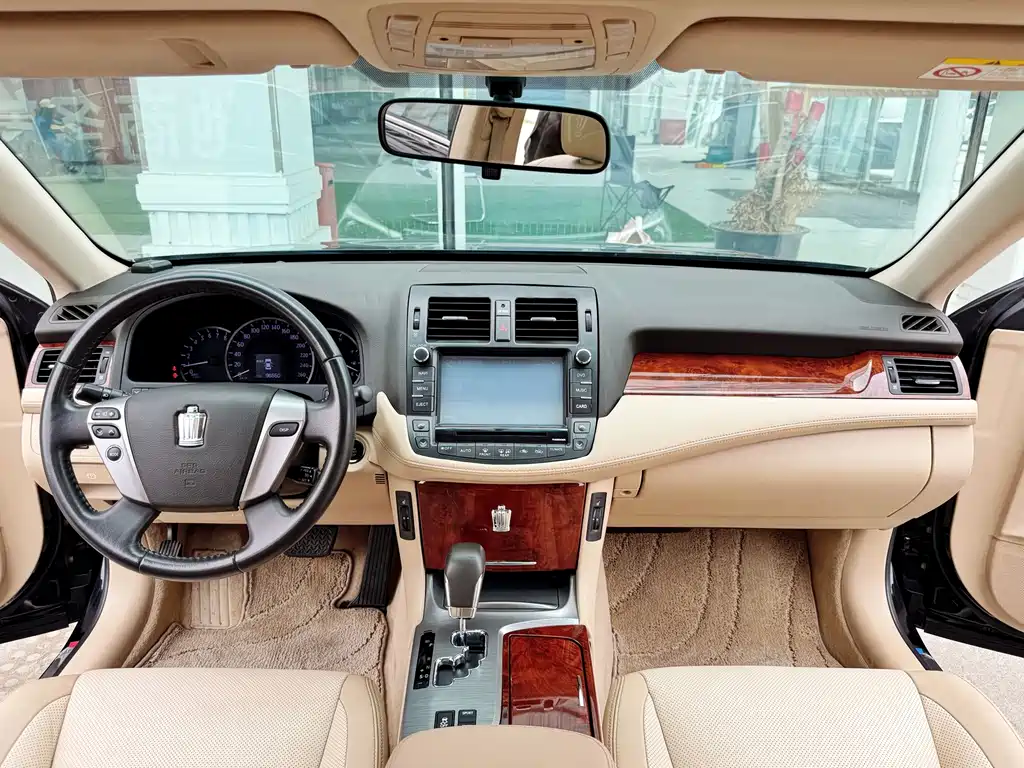 Toyota Crown — миниатюра 12
