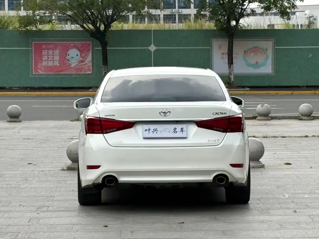 Toyota Crown — миниатюра 13