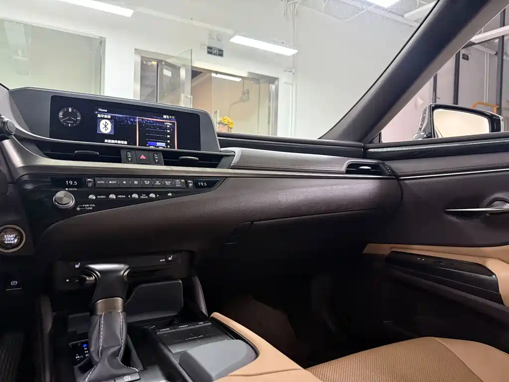 Lexus ES — миниатюра 18